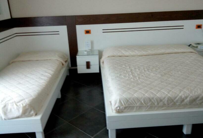 Номер Стандарт Трехместный, Briganti