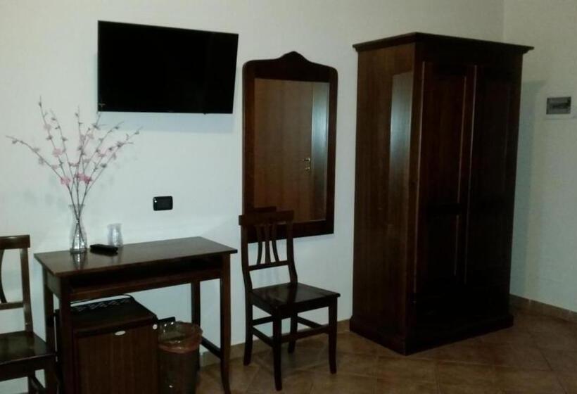 חדר אקונומי, La Pendola