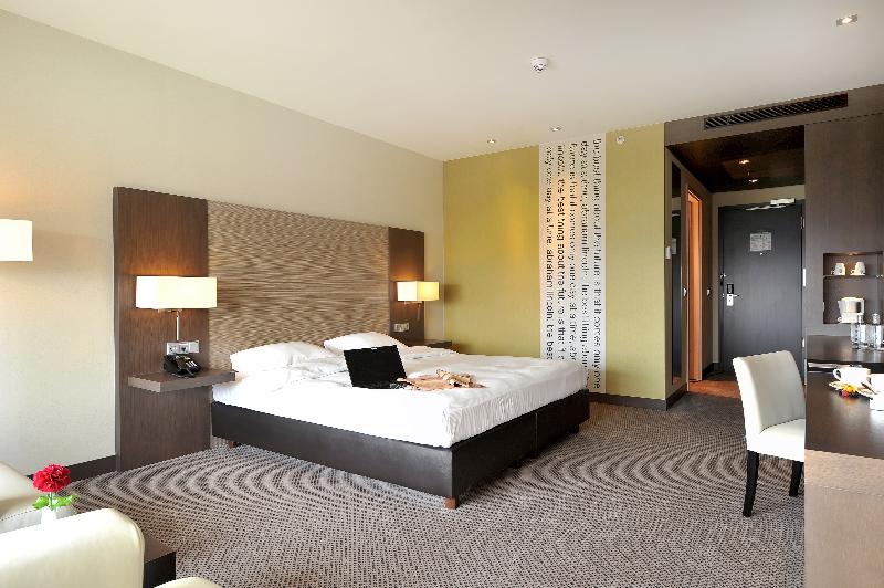 Номер Премиум, Pride Plaza Hotel, Aerocity New Delhi