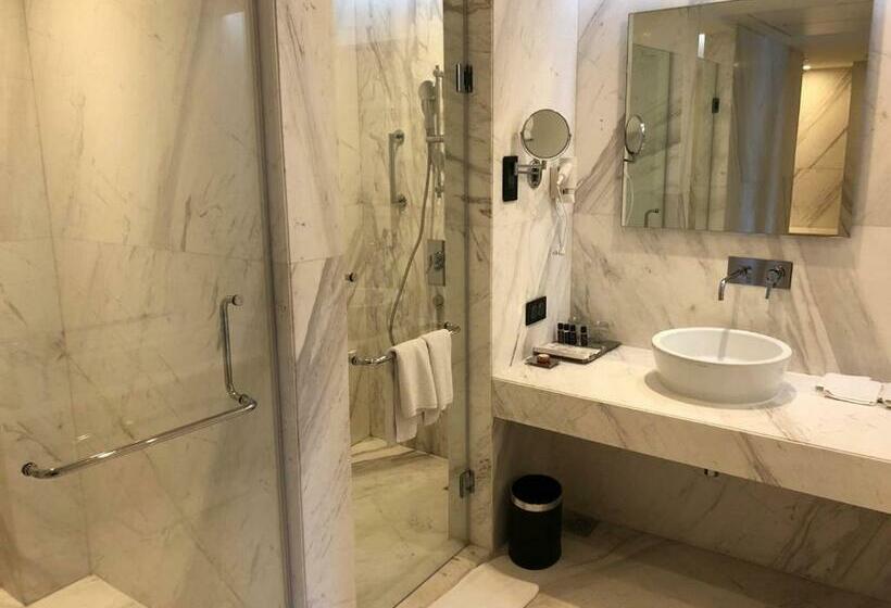 Номер Deluxe Кровать Кинг, Pride Plaza Hotel, Aerocity New Delhi