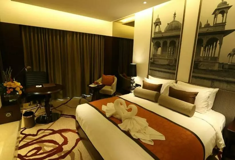 キングサイズベッドのデラックスルーム, Pride Plaza Hotel, Aerocity New Delhi