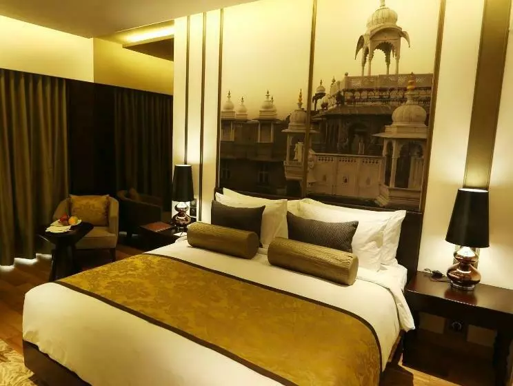 キングサイズベッドのスーペリアルーム, Pride Plaza Hotel, Aerocity New Delhi