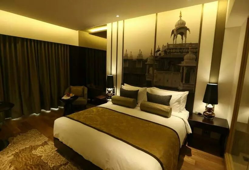 キングサイズベッドのスーペリアルーム, Pride Plaza Hotel, Aerocity New Delhi