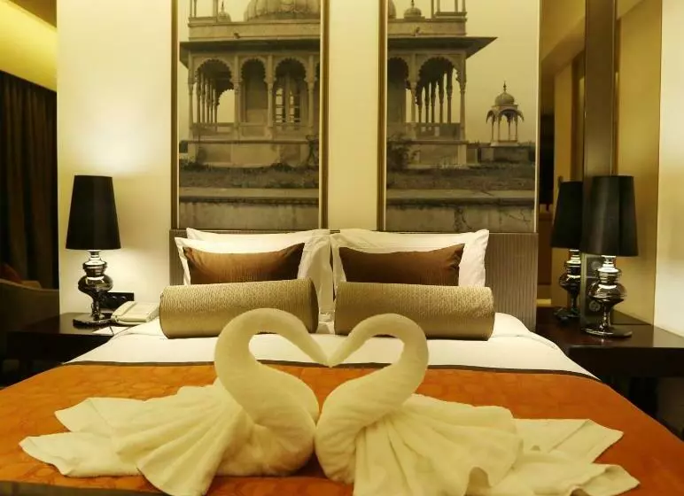 キングサイズベッドのデラックスルーム, Pride Plaza Hotel, Aerocity New Delhi