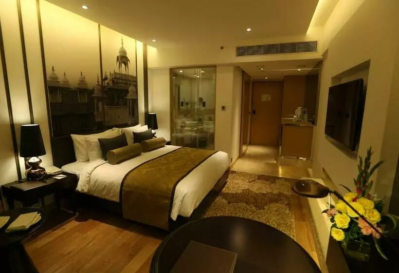 キングサイズベッドのスーペリアルーム, Pride Plaza Hotel, Aerocity New Delhi