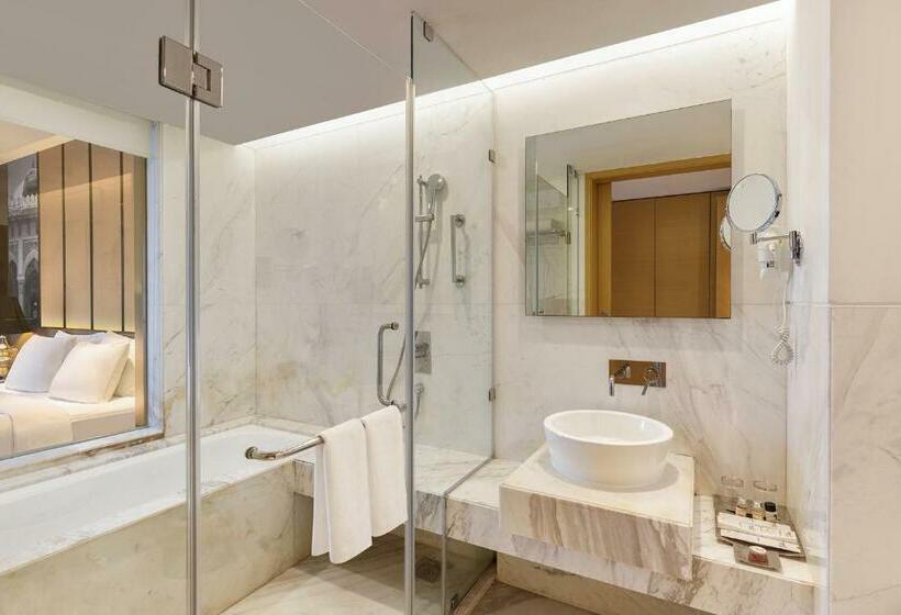 اتاق پرمیوم, Pride Plaza Hotel, Aerocity New Delhi