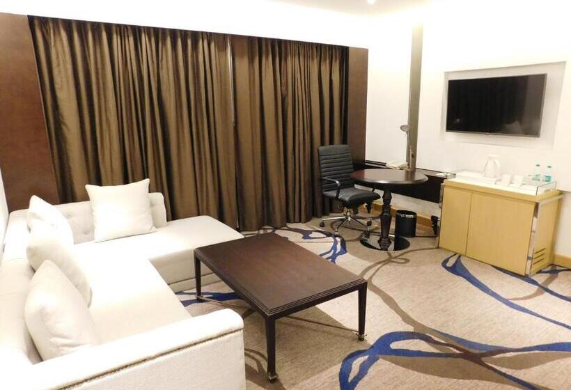 Люкс Повышенной Комфортности, Pride Plaza Hotel, Aerocity New Delhi