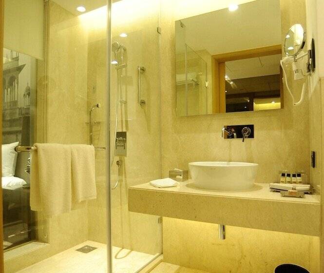 Номер Премиум, Pride Plaza Hotel, Aerocity New Delhi