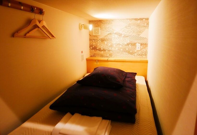 سرير فى غرفة مشتركه, K S House Takayama   Quality Hostels