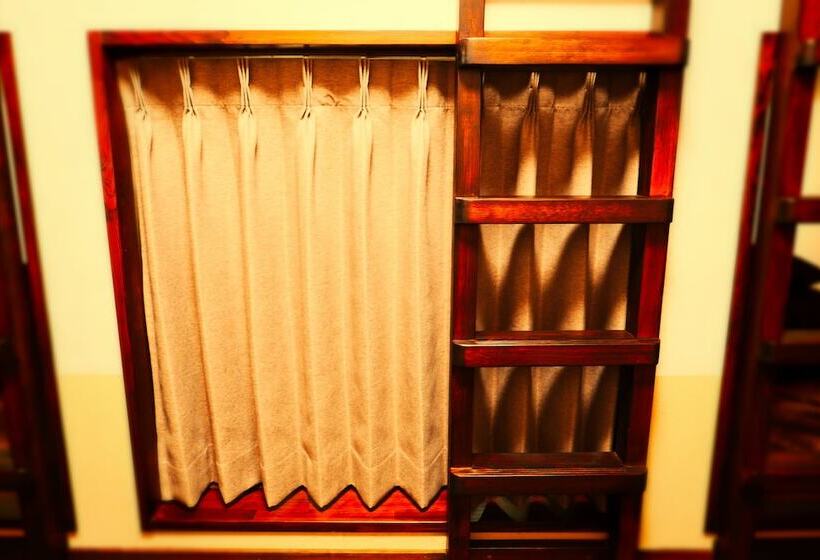 Кровать в Общей Комнате, K S House Takayama   Quality Hostels