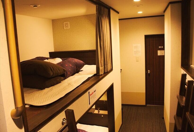 سرير فى غرفة مشتركه, K S House Takayama   Quality Hostels