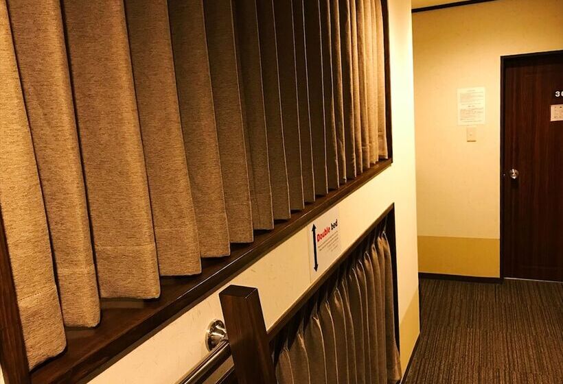 سرير فى غرفة مشتركه, K S House Takayama   Quality Hostels