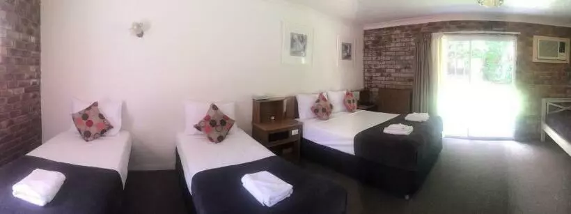 اتاق استاندارد سه نفره, Coomera Motor Inn
