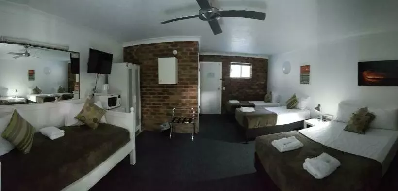 اتاق خانوادگی, Coomera Motor Inn