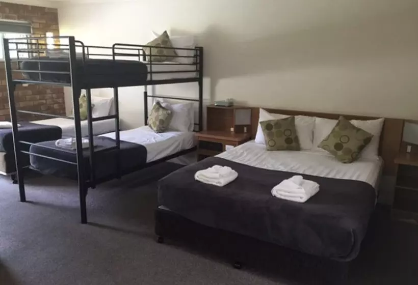 اتاق خانوادگی, Coomera Motor Inn