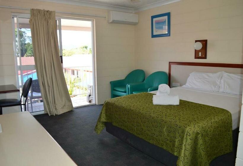 غرفة قياسية مطلّة علي حمام السباحة, Monte Carlo Motor Inn