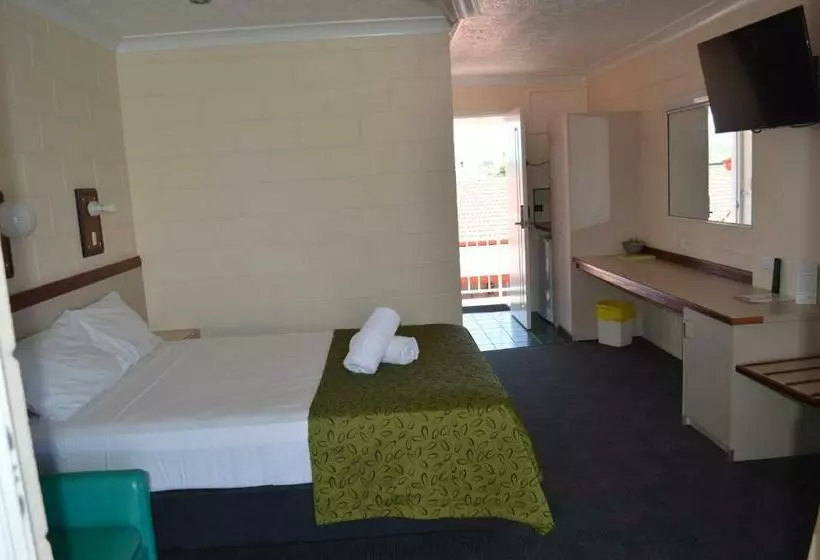 Standard-huone Allasnäkymä, Monte Carlo Motor Inn