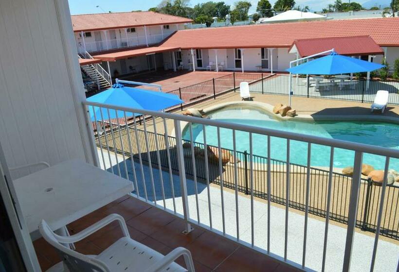 غرفة قياسية مطلّة علي حمام السباحة, Monte Carlo Motor Inn