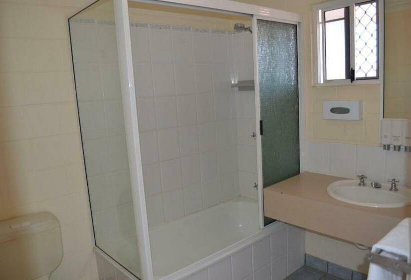 غرفة قياسية مطلّة علي حمام السباحة, Monte Carlo Motor Inn