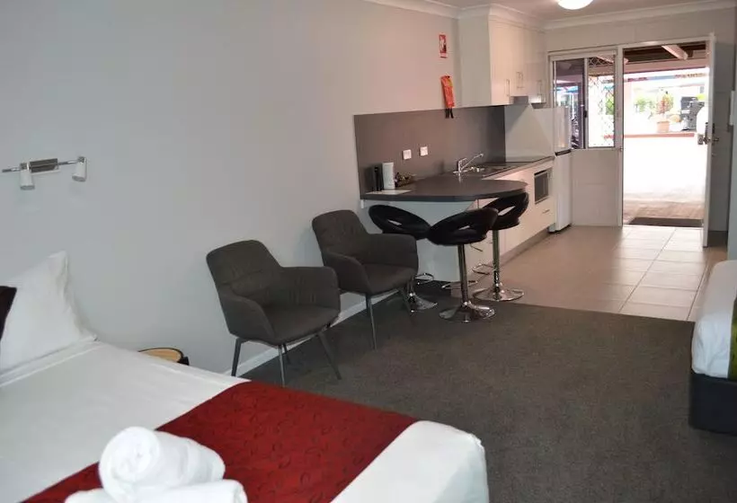 Perhestudio, Monte Carlo Motor Inn