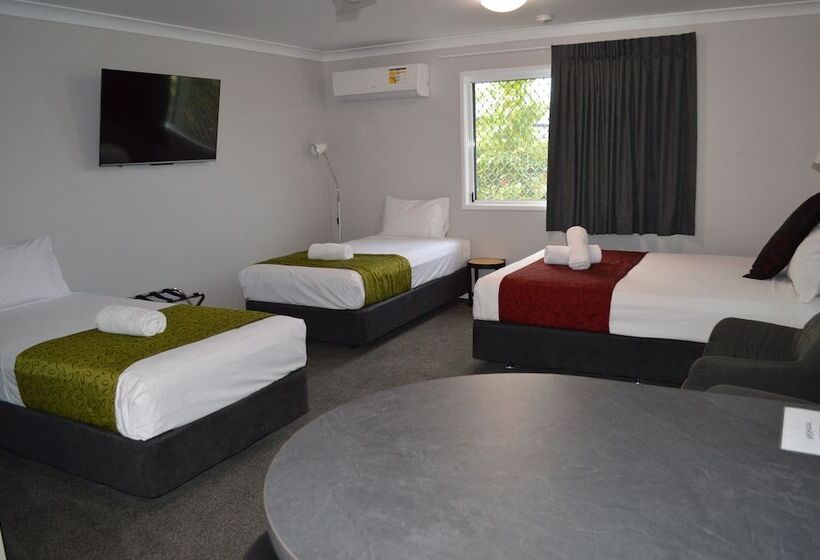 إستديو عائلى, Monte Carlo Motor Inn