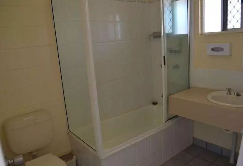 Huoneisto 1 Makuuhuone Allasnäkymä, Monte Carlo Motor Inn