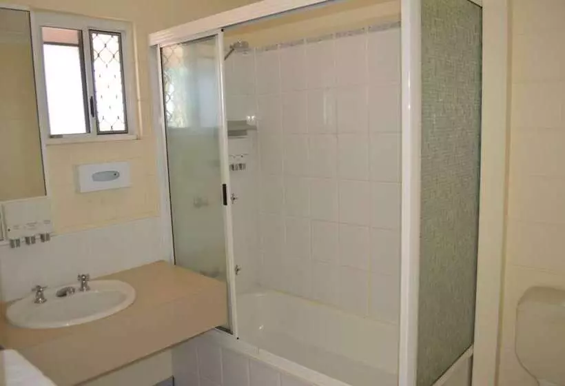 Huoneisto 1 Makuuhuone Allasnäkymä, Monte Carlo Motor Inn