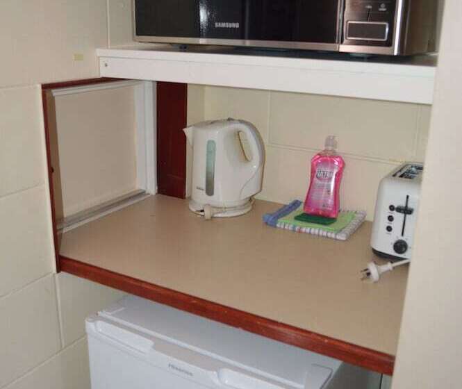 شقة غرفة واحدة مطلة على حمام السباحة, Monte Carlo Motor Inn