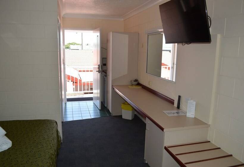 شقة غرفة واحدة مطلة على حمام السباحة, Monte Carlo Motor Inn