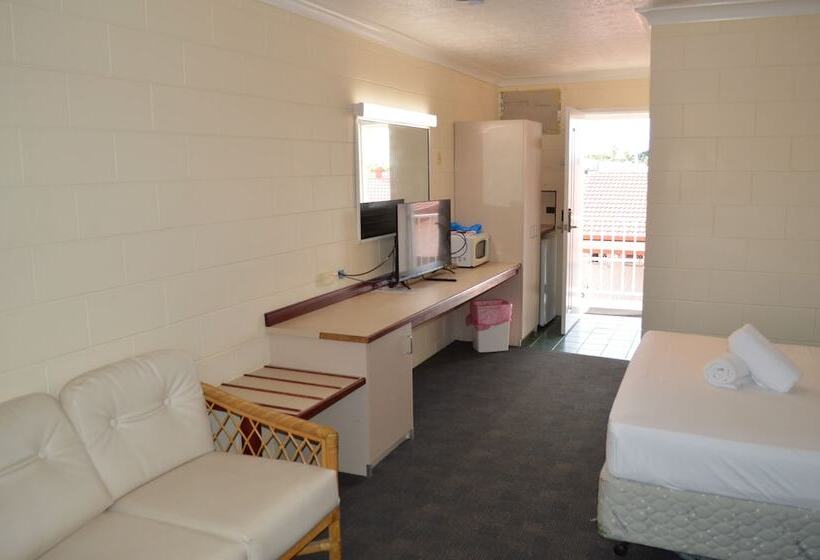 شقة غرفة واحدة مطلة على حمام السباحة, Monte Carlo Motor Inn