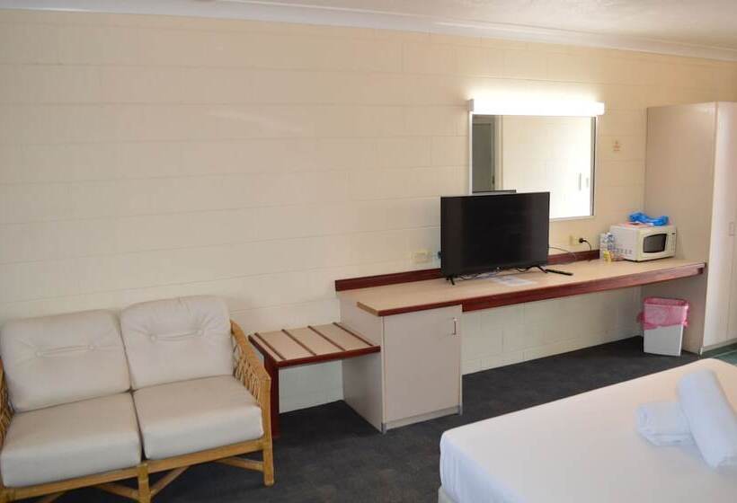 شقة غرفة واحدة مطلة على حمام السباحة, Monte Carlo Motor Inn