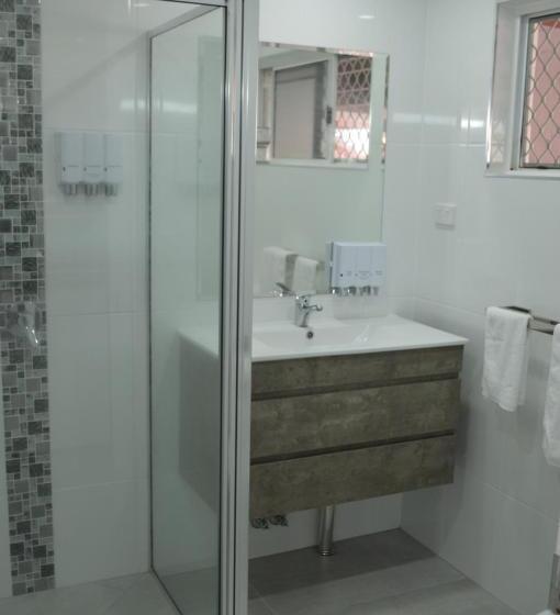 غرفة قياسية سرير ملكى, Monte Carlo Motor Inn