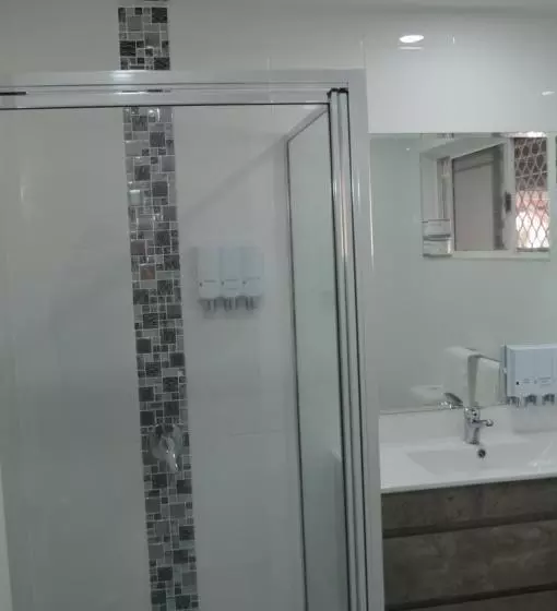 Standard-huone Queen-vuode, Monte Carlo Motor Inn