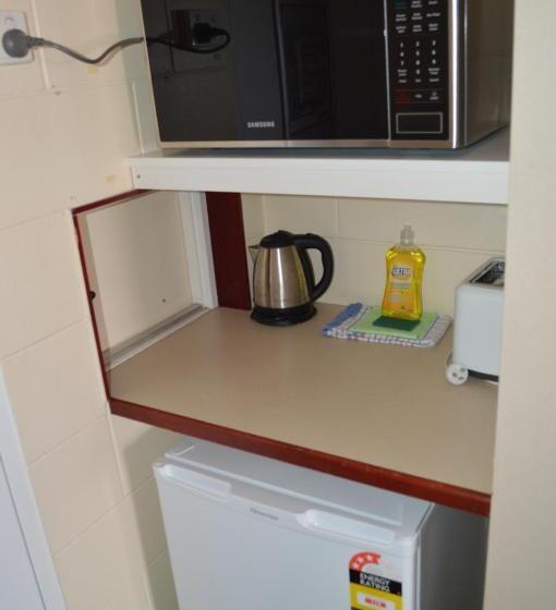 غرفة قياسية سرير ملكى, Monte Carlo Motor Inn