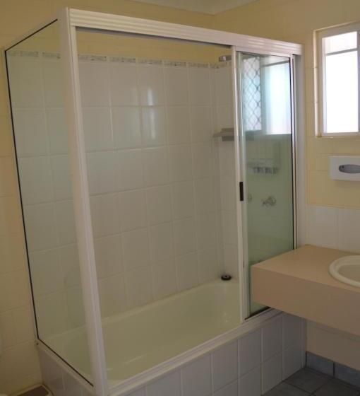 غرفة قياسية سرير ملكى, Monte Carlo Motor Inn