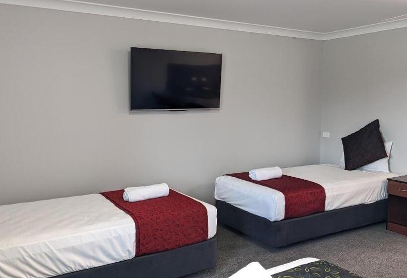 Студия Стандарт, Monte Carlo Motor Inn