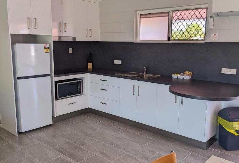 شقة غرفتين, Monte Carlo Motor Inn