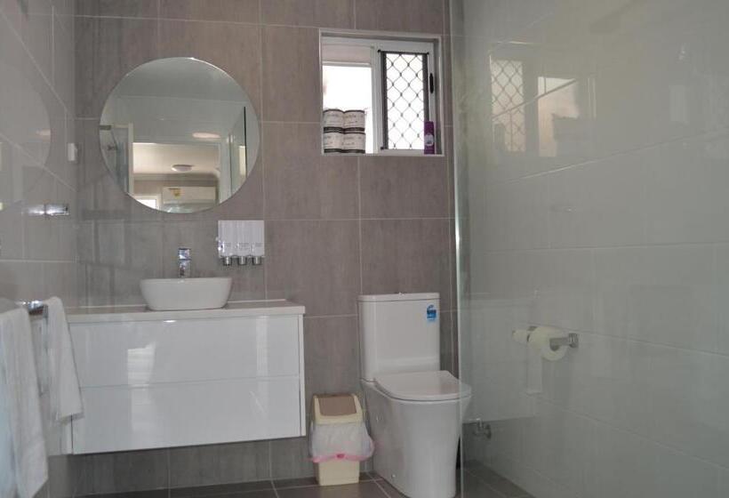 شقة غرفة واحدة مطلة على حمام السباحة, Monte Carlo Motor Inn