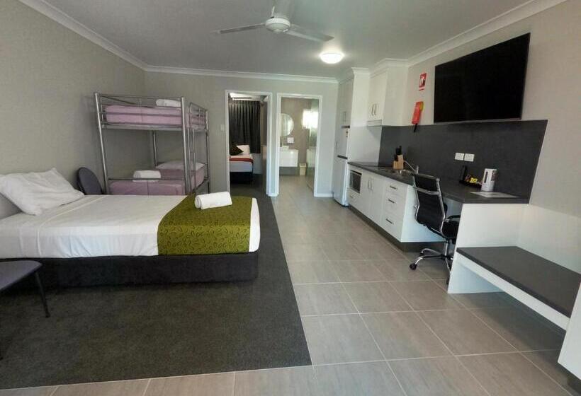 شقة غرفة واحدة مطلة على حمام السباحة, Monte Carlo Motor Inn