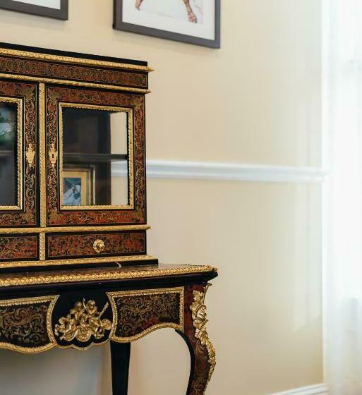 جناح مطل على المدينة, Mansion On Sutter