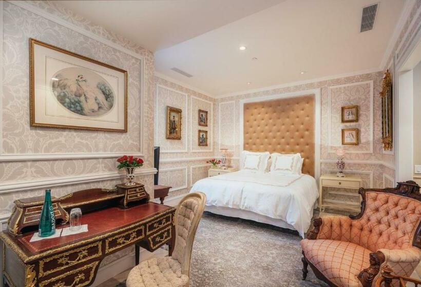 جناح مزود بجاكوزى, Mansion On Sutter