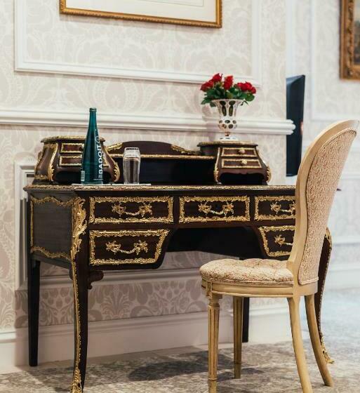 جناح مزود بجاكوزى, Mansion On Sutter