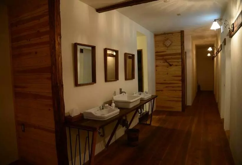 اتاق استاندارد چهارنفره با سرویس بهداشتی مشترک, The Deer Park Inn