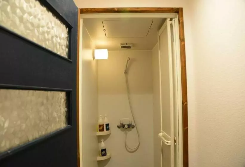 اتاق استاندارد چهارنفره با سرویس بهداشتی مشترک, The Deer Park Inn