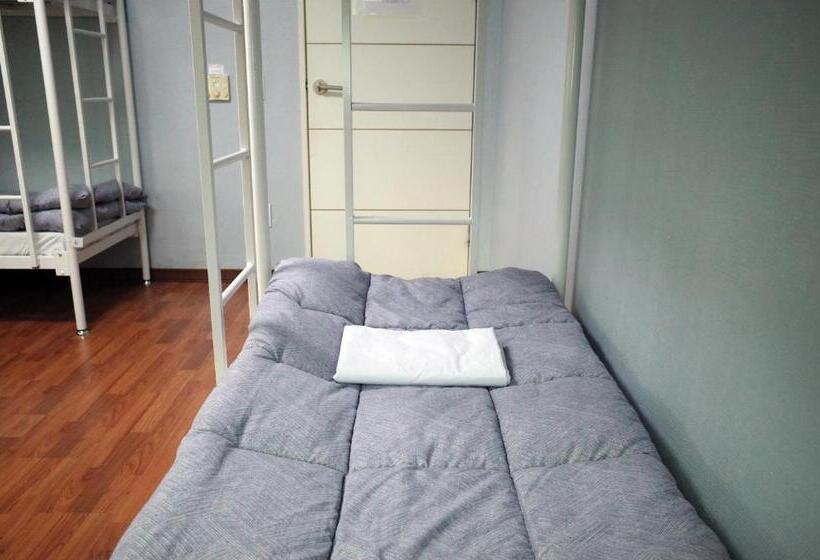 스탠다드 4인용 룸 공용 욕실, Yakorea Hostel Gangnam