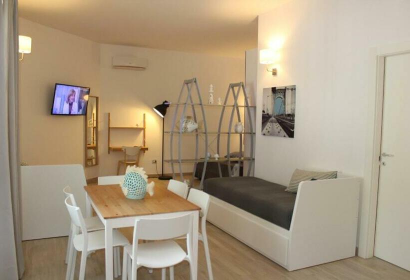 标准间, The Garden