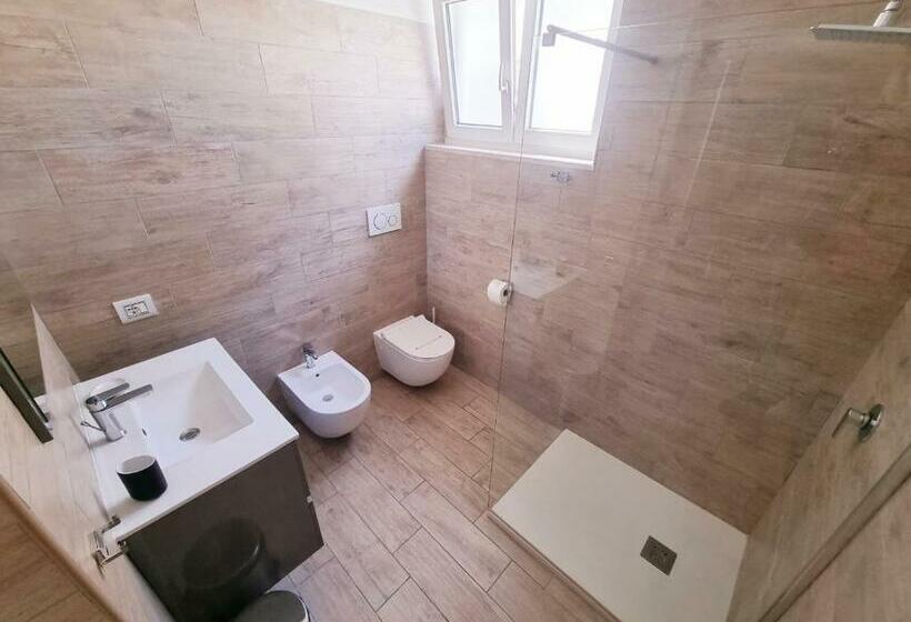 标准间, The Garden