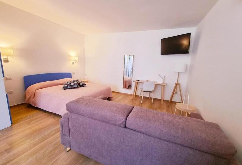 豪华工作室, The Garden