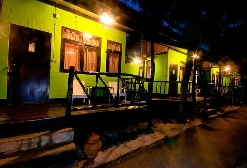 スタンダードバンガロー, By Beach Resort