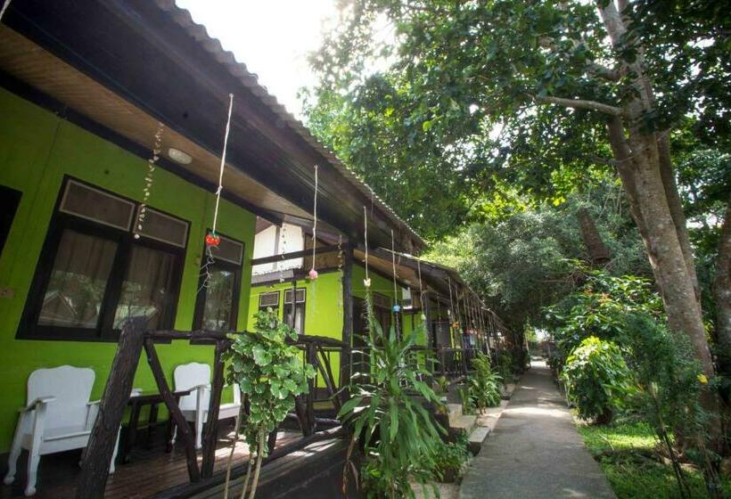 スタンダードバンガロー, By Beach Resort